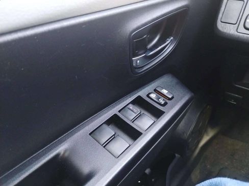 Used 2014 Toyota Yaris LE image 29