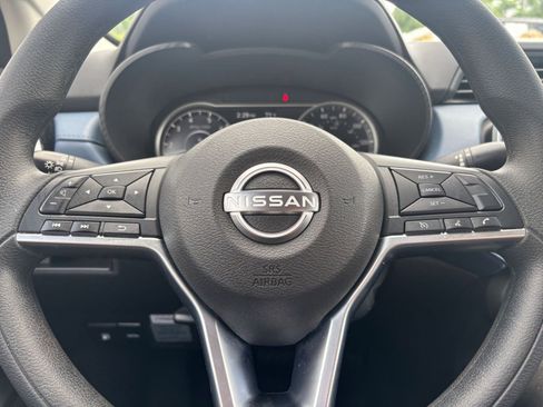 Used 2025 Nissan Versa SV FWD image 25