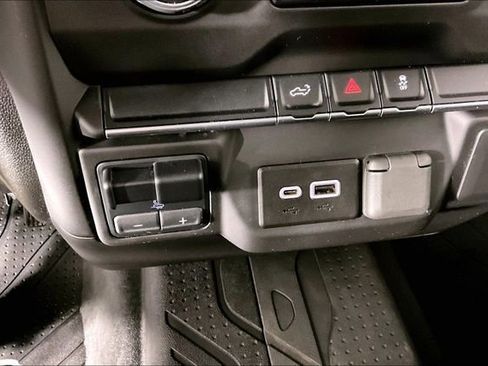 Used 2023 Chevrolet Silverado 2500 Custom w/ Custom Convenience Package AWD/4WD image 15
