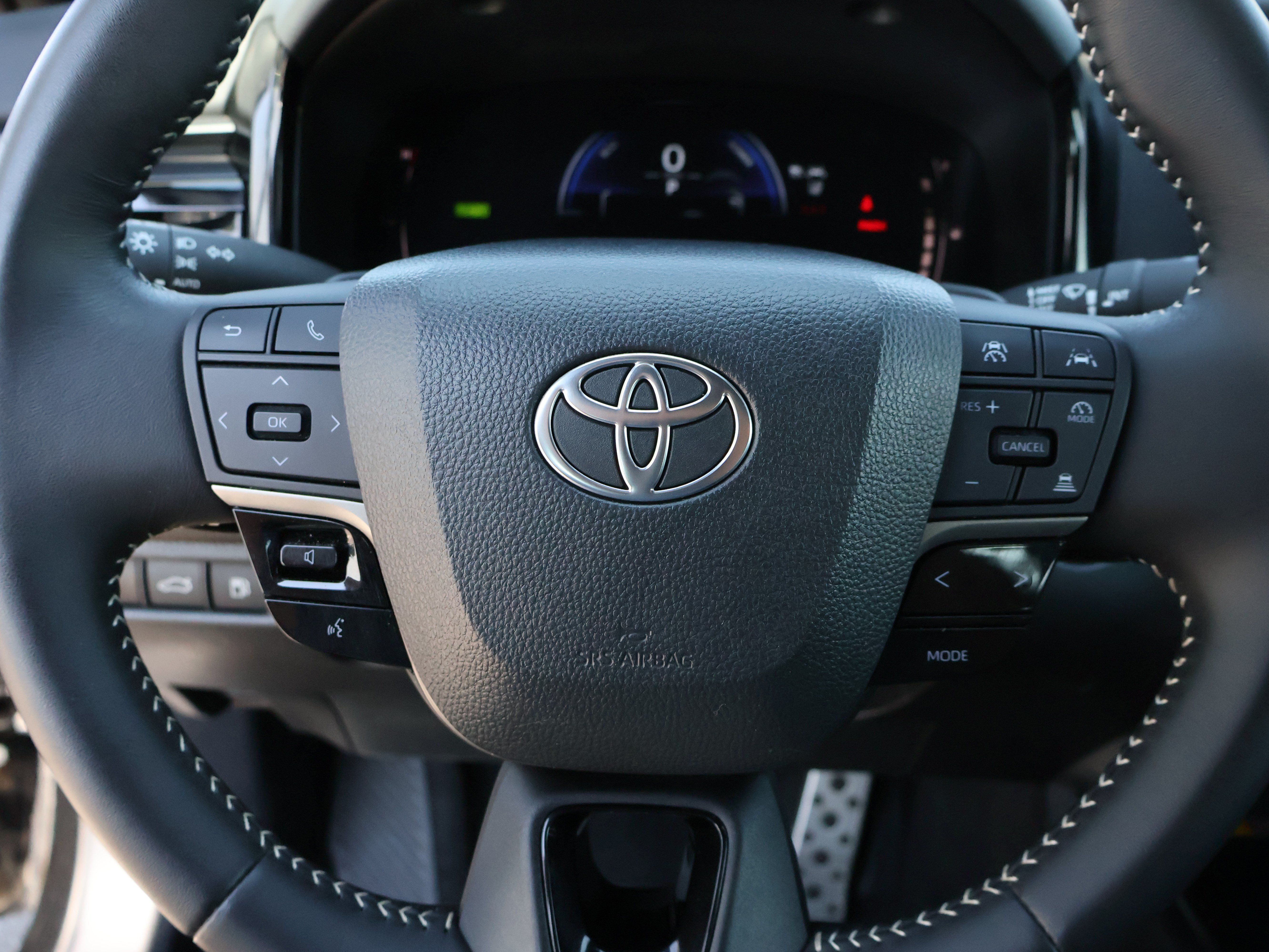 Used 2025 Toyota Camry SE FWD image 27