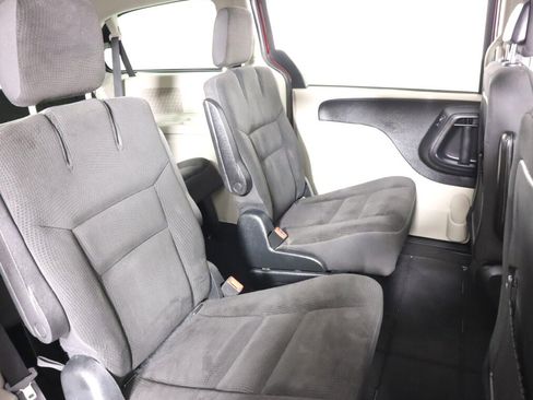 Used 2018 Dodge Grand Caravan SE w/ UConnect Hands-Free Group image 28