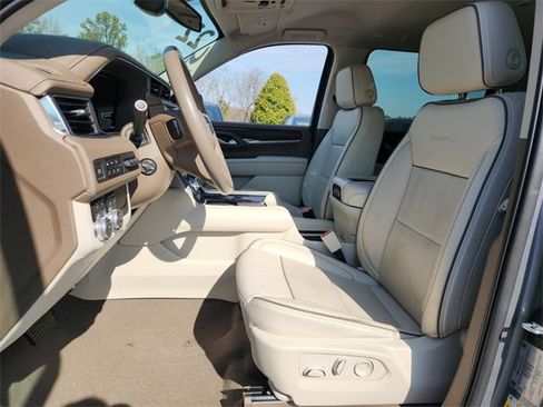 Used 2022 GMC Yukon XL Denali image 8