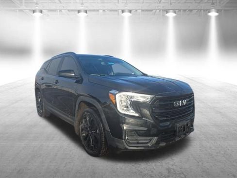 Used 2022 GMC Terrain SLE w/ Driver Convenience Package image 2