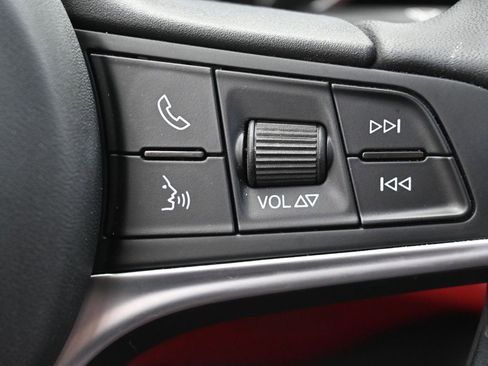 Used 2018 Alfa Romeo Giulia Ti image 18