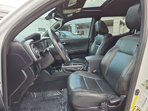 Used 2018 Toyota Tacoma TRD Sport w/ TRD Premium Sport Package image 21