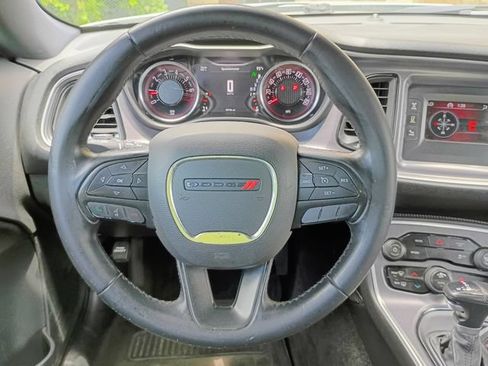 Used 2017 Dodge Challenger SXT RWD image 39