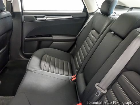 Used 2015 Ford Fusion SE FWD image 13