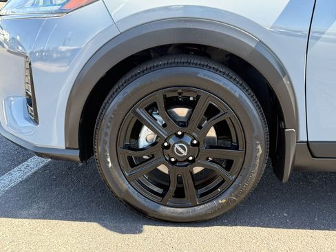 Used 2024 Nissan Kicks SR image 11