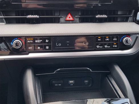 New 2025 Kia Sportage LX image 16