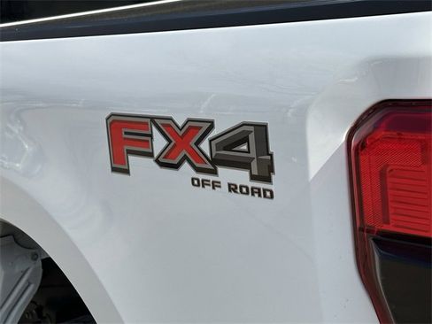 Used 2024 Ford F250 Lariat w/ Chrome Package image 36