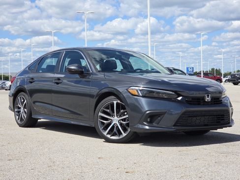 Used 2023 Honda Civic Touring image 2