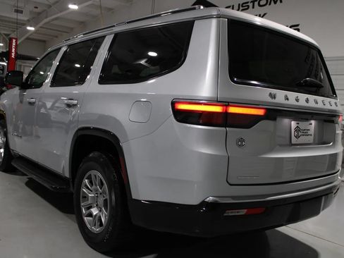 Used 2023 Jeep Wagoneer 4WD image 3
