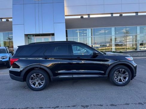 Certified 2022 Ford Explorer XLT w/ Equipment Group 202A AWD/4WD image 40