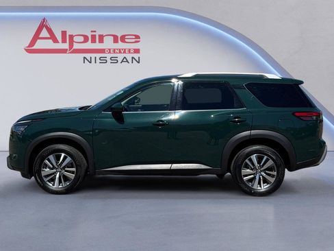 Used 2025 Nissan Pathfinder SL AWD/4WD image 2