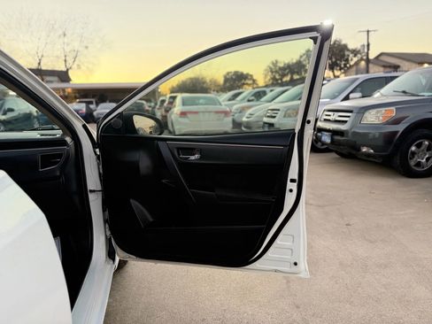 Used 2015 Toyota Corolla LE Premium image 38