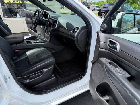 Used 2018 Jeep Grand Cherokee Altitude AWD/4WD image 14