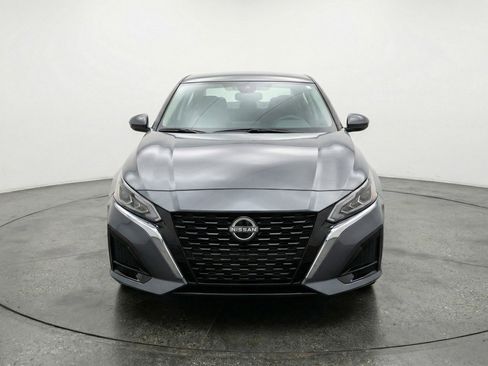 Used 2025 Nissan Altima 2.5 SV FWD image 1