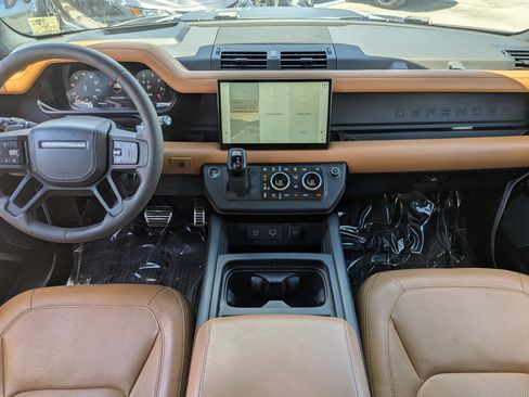 Used 2023 Land Rover Defender 110 V8 AWD/4WD image 16