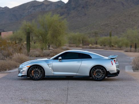Used 2024 Nissan GT-R Premium w/ Floor Mat Package AWD/4WD image 21