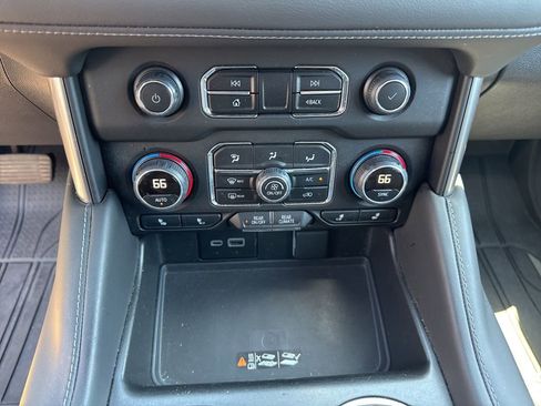 Used 2024 Chevrolet Tahoe LT w/ Luxury Package AWD/4WD image 28