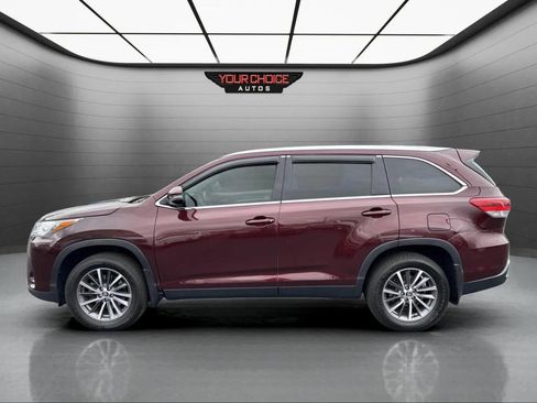 Used 2019 Toyota Highlander XLE image 2