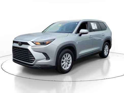 Used 2025 Toyota Grand Highlander FWD image 2