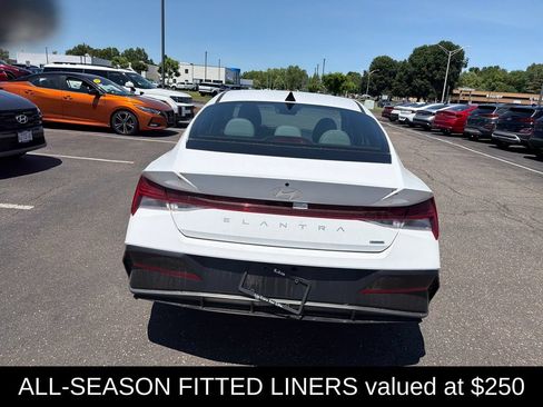 Certified 2025 Hyundai Elantra Limited FWD image 5