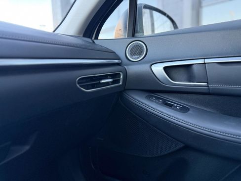 Used 2022 Hyundai Sonata Limited w/ Preferred Accessory Package image 12