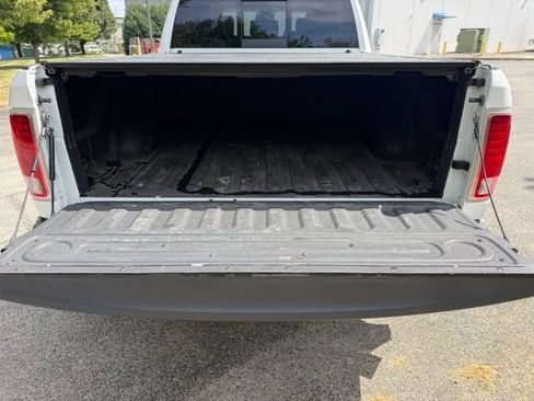 Used 2018 RAM 3500 Laramie w/ Convenience Group AWD/4WD image 9