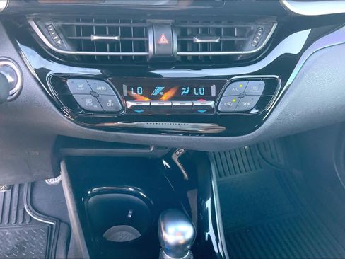 Used 2019 Toyota C-HR XLE FWD image 35