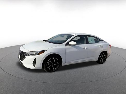 Used 2025 Nissan Sentra SV image 8