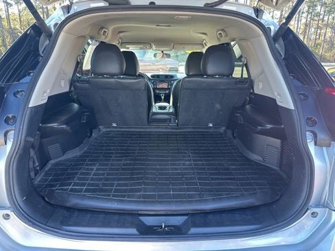 Used 2018 Nissan Rogue SV w/ Premium Package image 7