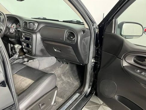 Used 2008 Chevrolet TrailBlazer SS w/ Sun And 6-Disc Cd Package AWD/4WD image 30