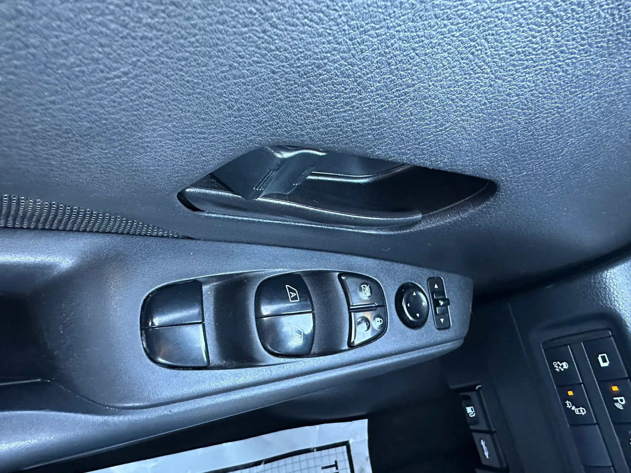 Used 2023 Nissan Kicks S FWD image 28