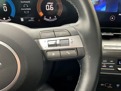Certified 2025 Hyundai Kona SEL AWD/4WD image 12
