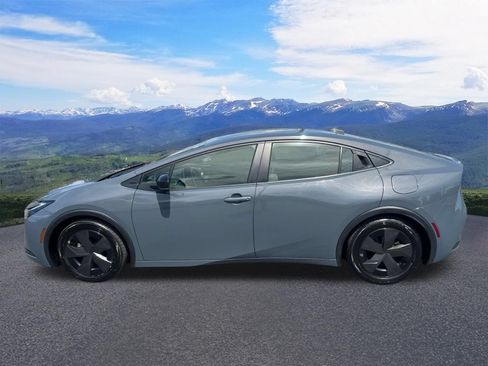 Used 2024 Toyota Prius LE FWD image 2