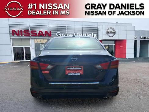 Used 2023 Nissan Altima 2.5 SR FWD image 6