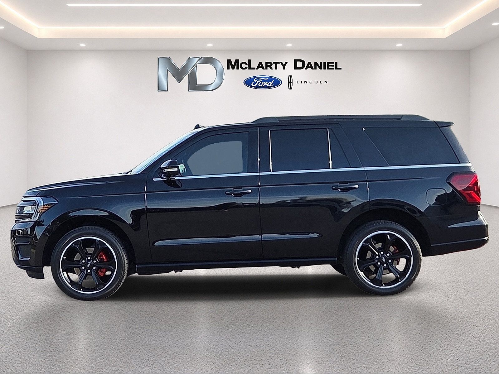 Used 2024 Ford Expedition Limited AWD/4WD image 3