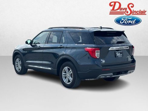 Used 2024 Ford Explorer XLT w/ Equipment Group 202A AWD/4WD image 9