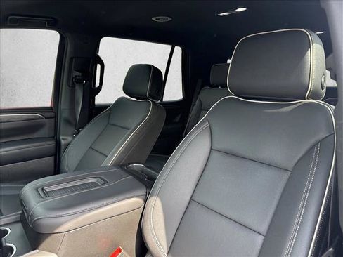Used 2024 GMC Yukon SLT w/ SLT Luxury Package AWD/4WD image 16