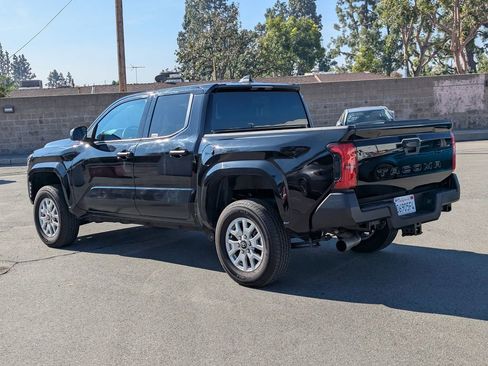 Used 2025 Toyota Tacoma SR image 4