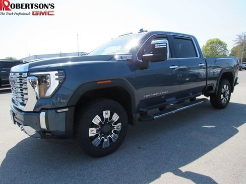 Used 2025 GMC Sierra 2500 Denali w/ Denali Reserve Package AWD/4WD image 1