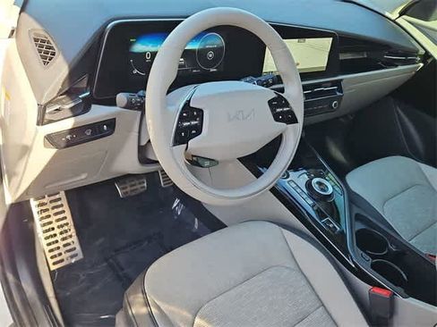 Used 2023 Kia Niro Wave w/ Wave Preserve Package image 10