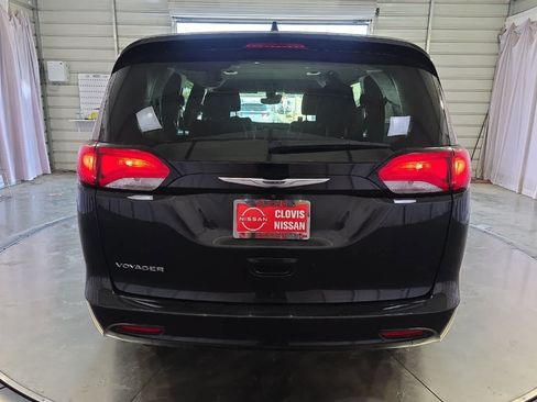 Used 2023 Chrysler Voyager LX FWD image 8