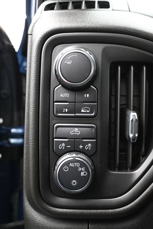 Certified 2024 Chevrolet Silverado 1500 Custom w/ Turbomax Blackout Package AWD/4WD image 17