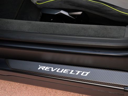 Used 2025 Lamborghini Revuelto AWD/4WD image 25