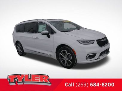New 2026 Chrysler Pacifica Pinnacle w/ Trailer Tow Group