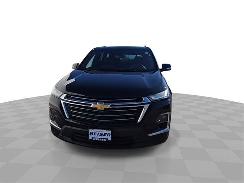 Used 2023 Chevrolet Traverse LT image 3