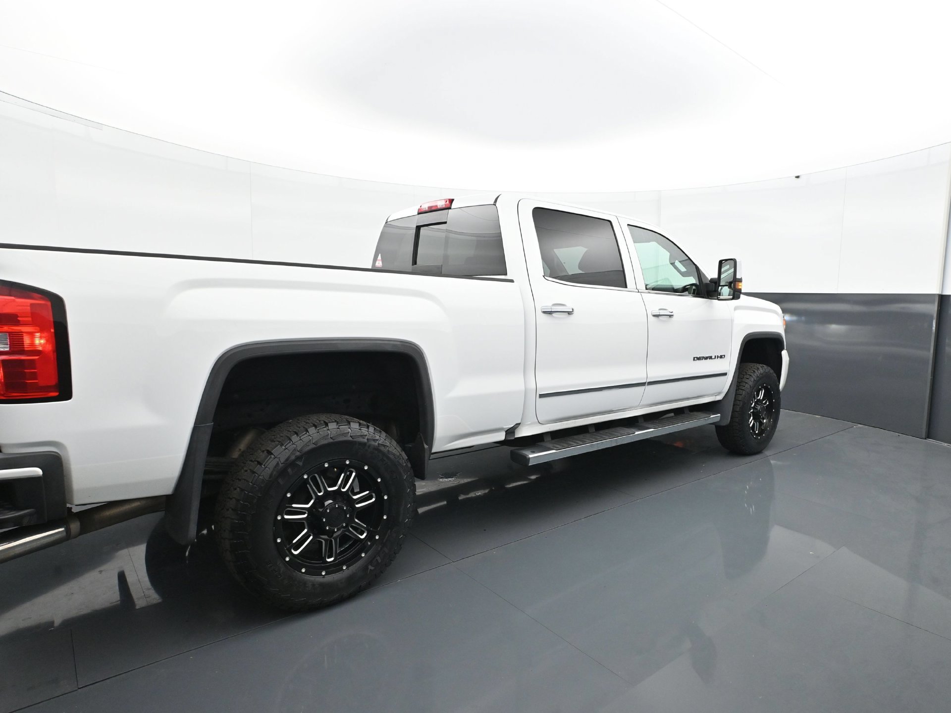 Used 2016 GMC Sierra 2500 Denali w/ Driver Alert Package AWD/4WD image 7