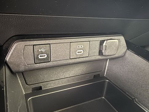 Used 2023 Toyota Prius XLE FWD image 24